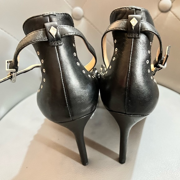 Sam Edelman Sexy Feminine Stiletto Pumps with floral embroidery & gold hardware - Picture 3 of 5